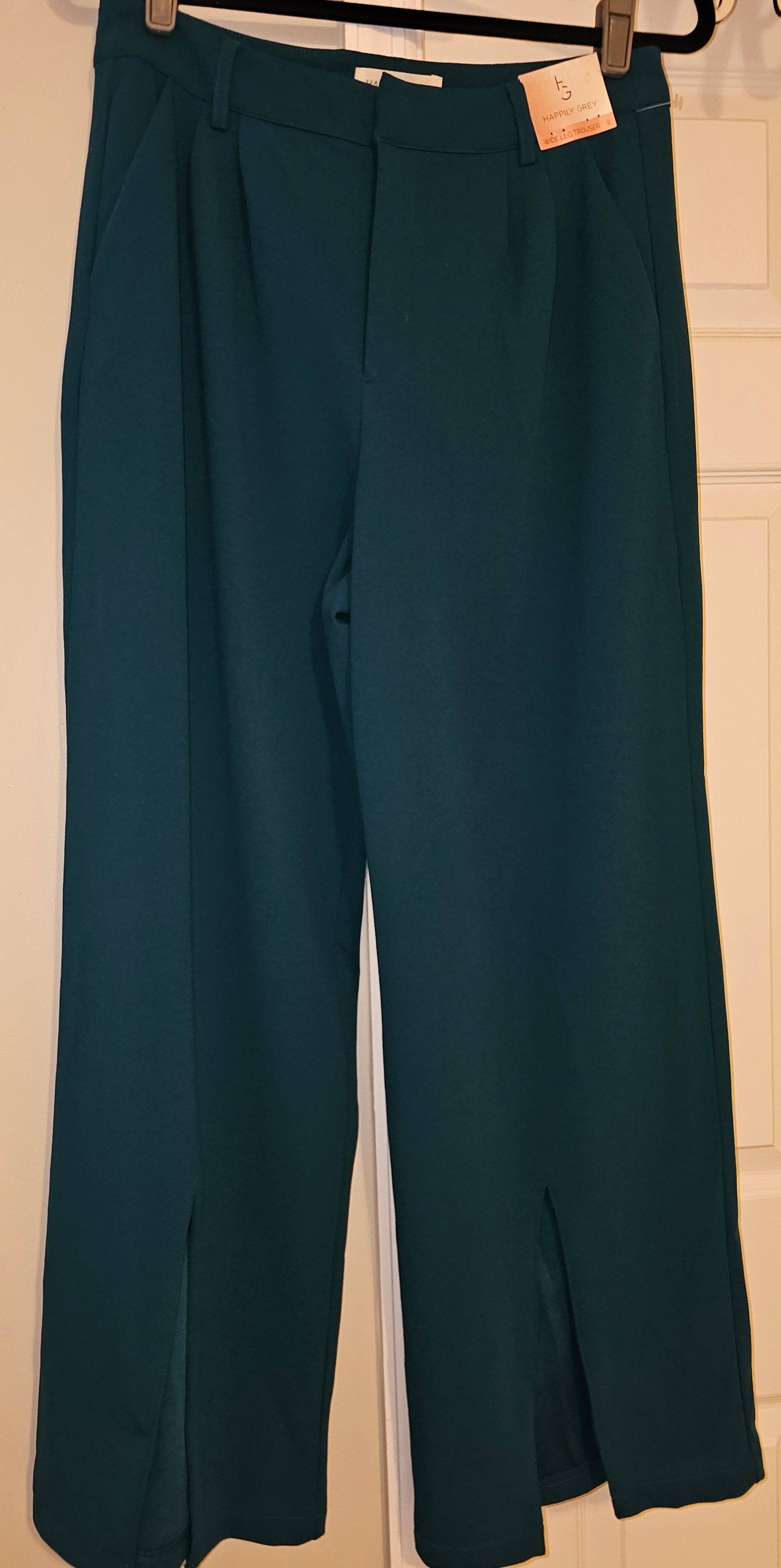Blusih/Green Pants
